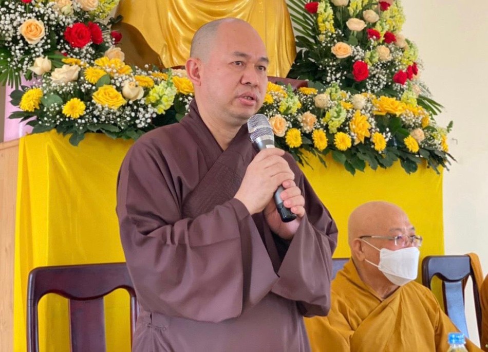 Thượng tọa Thích Đức Thiện phát biểu tại phiên họp