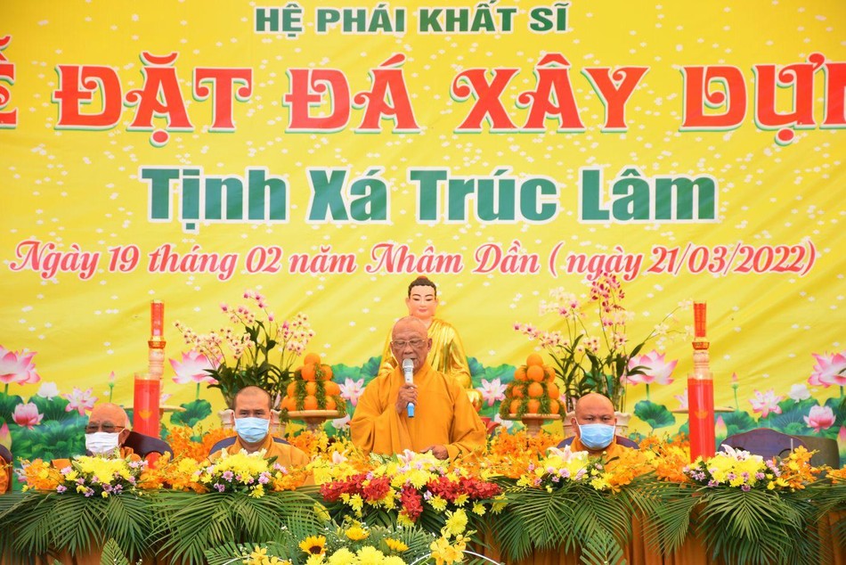 Hòa thượng Thích Huệ Tâm ban đạo từ