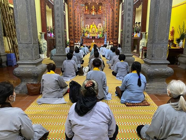 Đại chúng tọa thiền