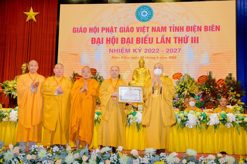 Ban Trị sự Phật giáo tỉnh Điện Biên nhận Bằng tuyên dương công đức của Trung ương Giáo hội Ban Trị sự Phật giáo tỉnh Điện Biên nhận Bằng tuyên dương công đức của Trung ương Giáo hội