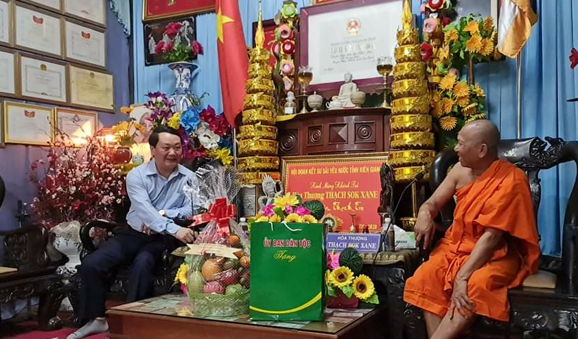 Đoàn Ủy ban Dân tộc thăm, chúc Tết và tặng quà đến Hòa thượng Thạch Sok Xane Đoàn Ủy ban Dân tộc thăm, chúc Tết và tặng quà đến Hòa thượng Thạch Sok Xane