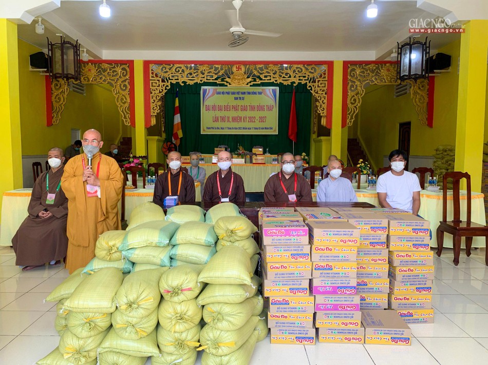 Những phần quà Ban Trị sự Phật giáo tỉnh Đồng Tháp dành tặng các hoàn cảnh khó khăn Những phần quà Ban Trị sự Phật giáo tỉnh Đồng Tháp dành tặng các hoàn cảnh khó khăn