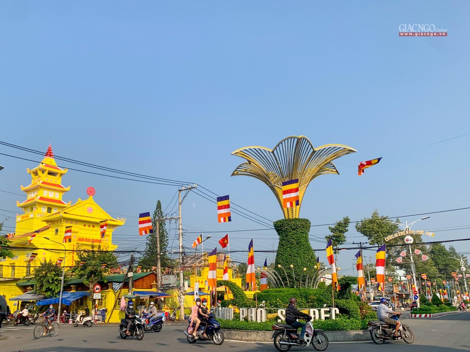 Ban Tổ chức thiết trí cờ, hoa chào mừng đại biểu về tham dự Đại hội đại biểu Phật giáo tỉnh Đồng Tháp lần IX Ban Tổ chức thiết trí cờ, hoa chào mừng đại biểu về tham dự Đại hội đại biểu Phật giáo tỉnh Đồng Tháp lần IX