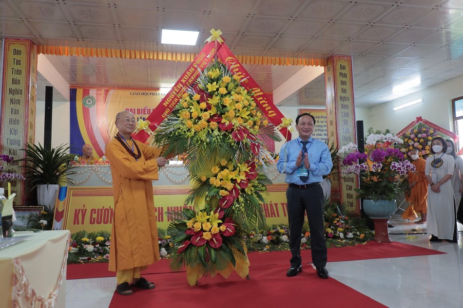 Chủ tịch nước Nguyễn Xuân Phúc gửi hoa chúc mừng đại hội Chủ tịch nước Nguyễn Xuân Phúc gửi hoa chúc mừng đại hội