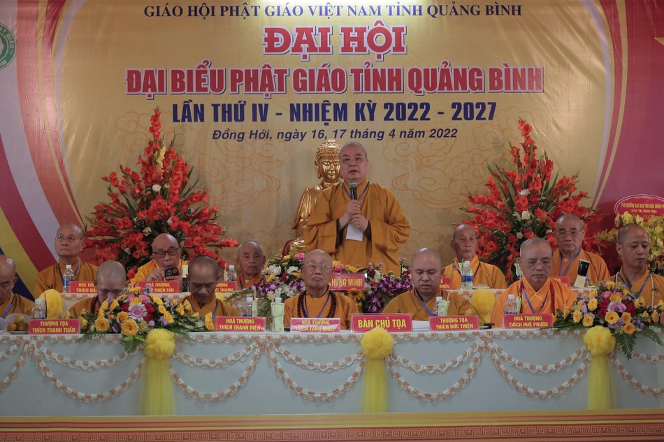 Hòa thượng Thích Thanh Nhiễu ban đạo từ Hòa thượng Thích Thanh Nhiễu ban đạo từ