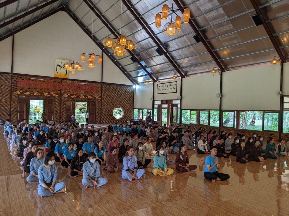 Đông đảo các bạn trẻ về tham dự khóa tu Đông đảo các bạn trẻ về tham dự khóa tu