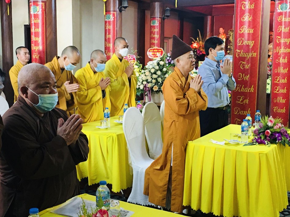 Niệm Phật cầu gia hộ trước khi tiến hành hội nghị