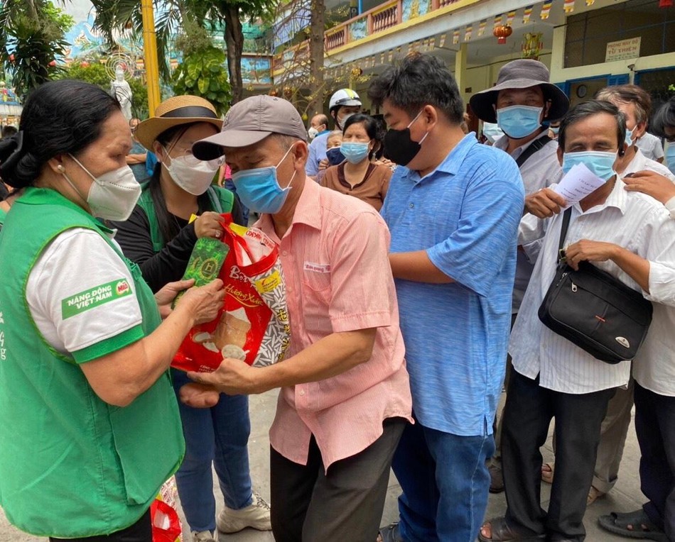 Trao quà cho người khiếm thị trên địa bàn quận Bình Thạnh Trao quà cho người khiếm thị trên địa bàn quận Bình Thạnh