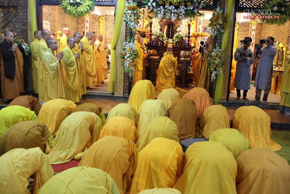 Chí thành đảnh lễ ân đức tôn sư