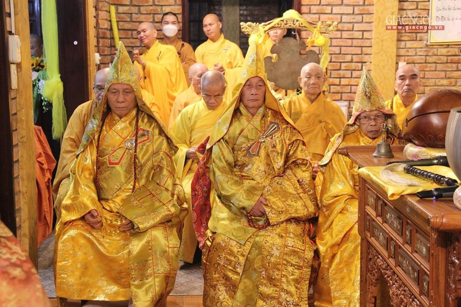 Chư tôn Hòa thượng chứng minh