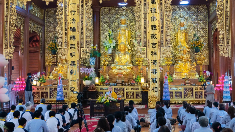 Ni sư Thích nữ Hương Nhũ thuyết giảng Ni sư Thích nữ Hương Nhũ thuyết giảng