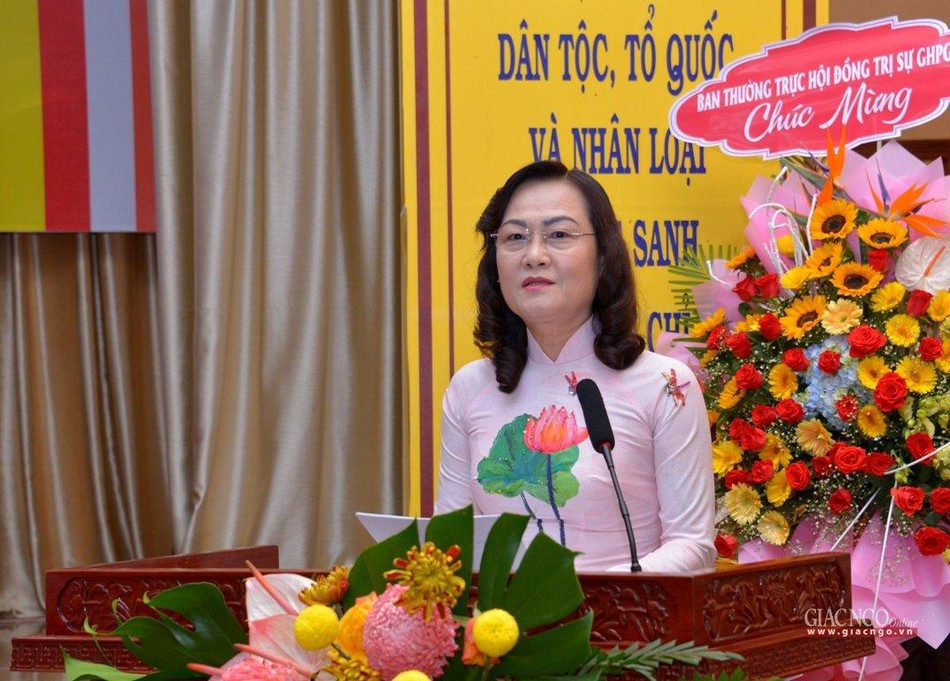 Bà Lê Thị Ái Nam phát biểu