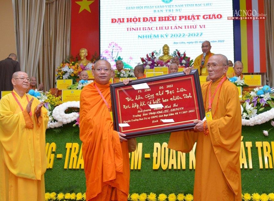 Hòa thượng Thích Huệ Trí tặng thơ lưu niệm đến Phật giáo Bạc Liêu