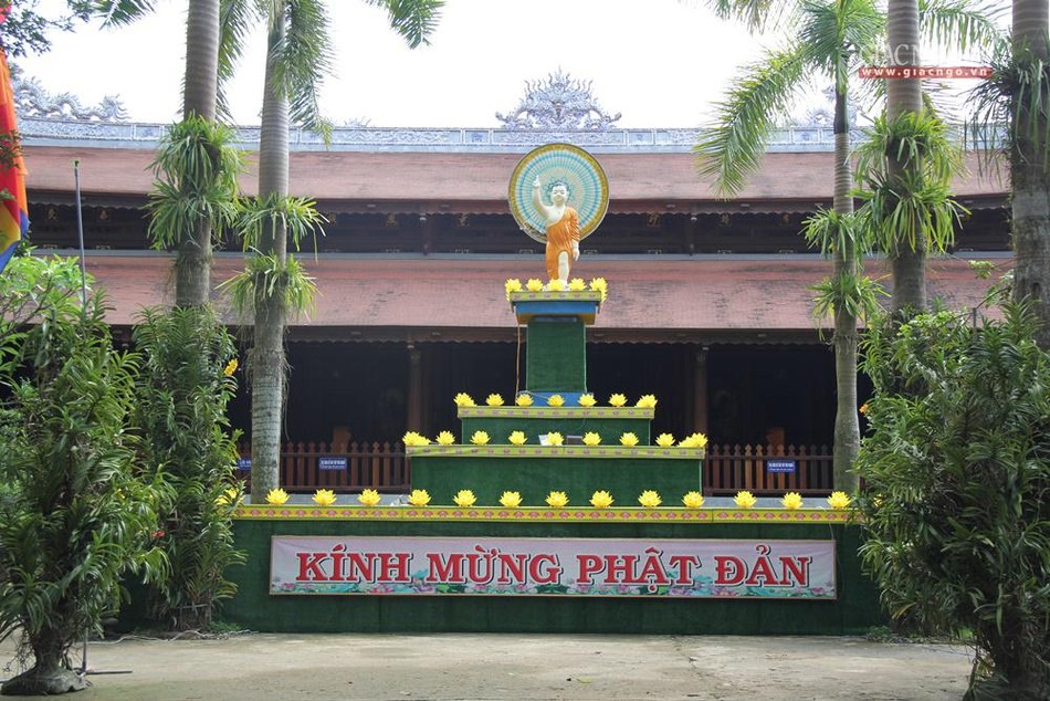 Lễ đài Quốc tự Diệu Đế - nơi sẽ ra lễ Mộc dục trước khi rước Phật