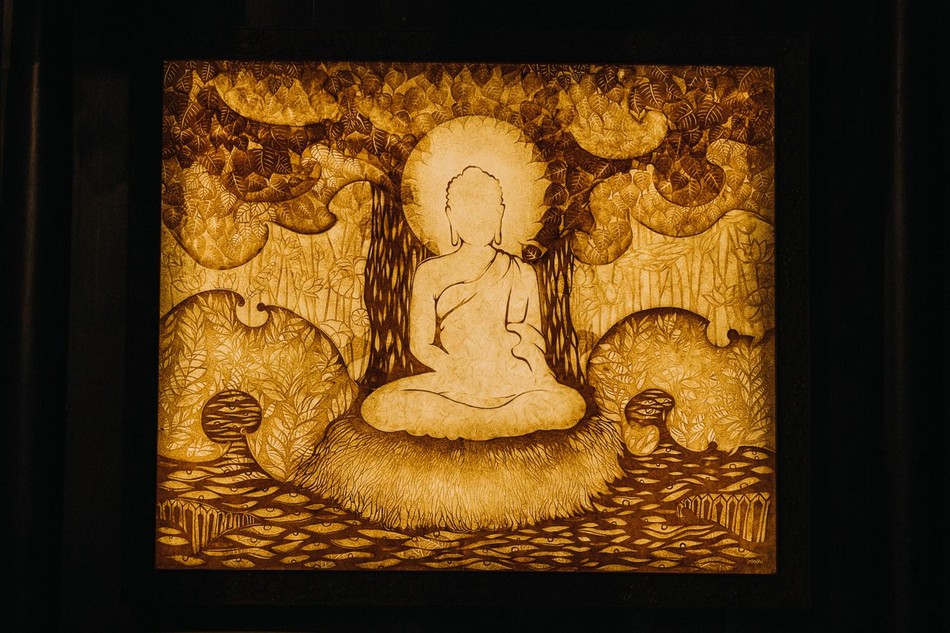 Tranh Đức Phật thành đạo trên chất liệu trúc chỉ tại chánh điện Huyền Không Sơn Thượng