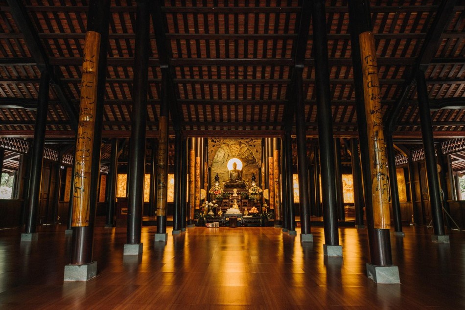 “Quá khứ đã qua, niềm nỗi giận thương, trò đa sự/ Tương lai chưa đến, mộng mơ tham muốn, chuyện vô duyên”