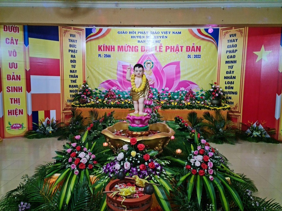 Phật giáo huyện Mỹ Xuyên thiết trí lễ đài Kính mừng Phật đản tại chùa Phước Lâm Phật giáo huyện Mỹ Xuyên thiết trí lễ đài Kính mừng Phật đản tại chùa Phước Lâm