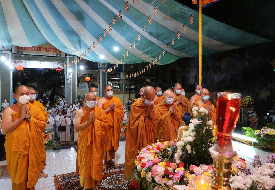 Thành kính đảnh lễ Tam bảo Thành kính đảnh lễ Tam bảo