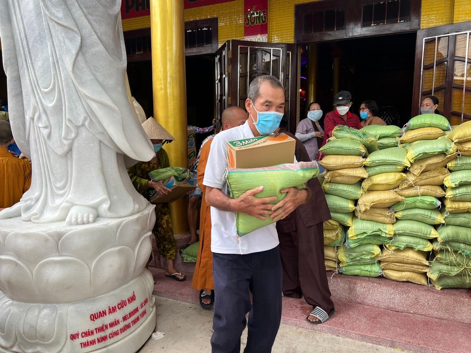 San sẻ yêu thương nhân mùa Phật đản San sẻ yêu thương nhân mùa Phật đản