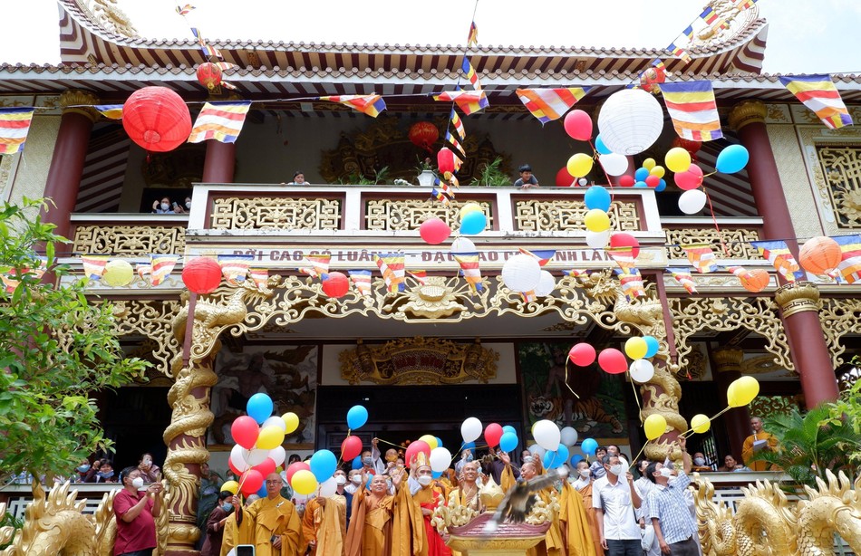 Thả bong bóng gửi theo ước nguyện thế giới hòa bình Thả bong bóng gửi theo ước nguyện thế giới hòa bình