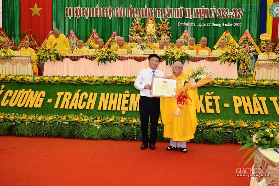 Ủy ban Trung ương MTTQVN trao tặng Bằng khen đến Hòa thượng Thích Thiện Tấn Ủy ban Trung ương MTTQVN trao tặng Bằng khen đến Hòa thượng Thích Thiện Tấn