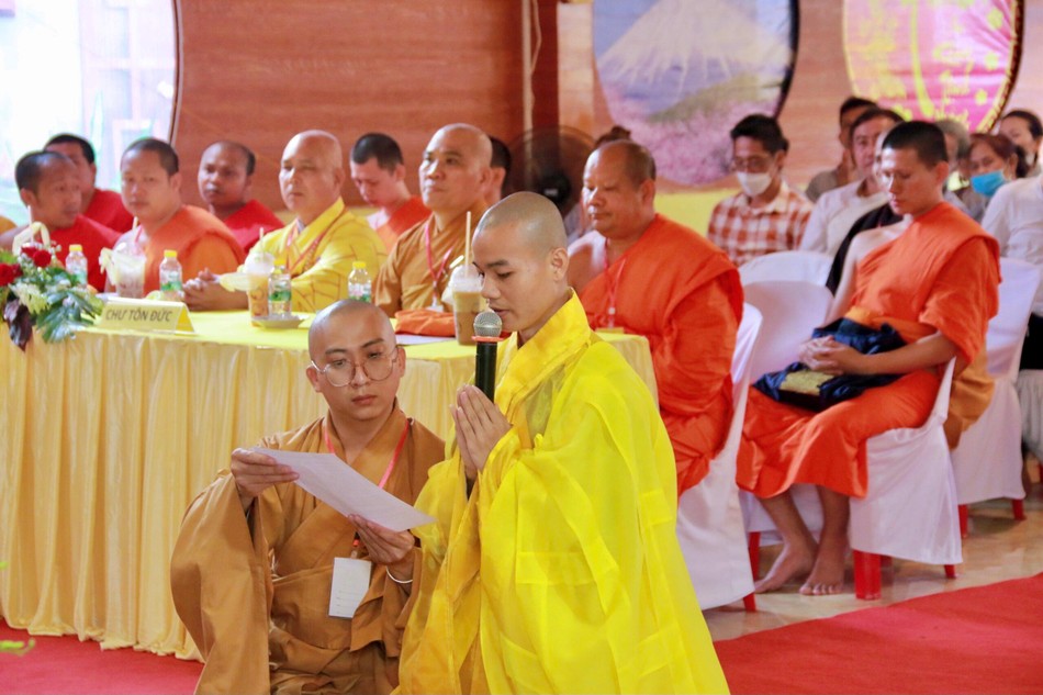 Đại đức Thích Quan Châu dâng lời phát nguyện