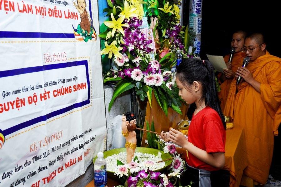 Bé Tắm Phật Bé Tắm Phật