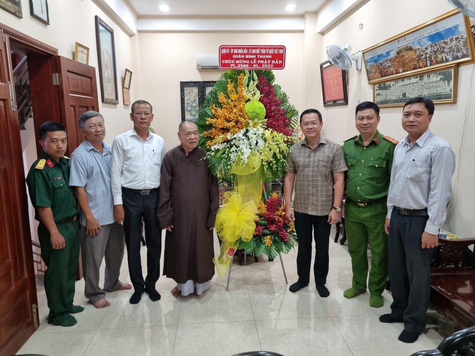 Chúc mừng lễ Phật đản đến Hòa thượng Thích Thiện Pháp, Chứng minh Ban Trị sự Phật giáo quận Bình Thạnh, trụ trì chùa Phước Thành
