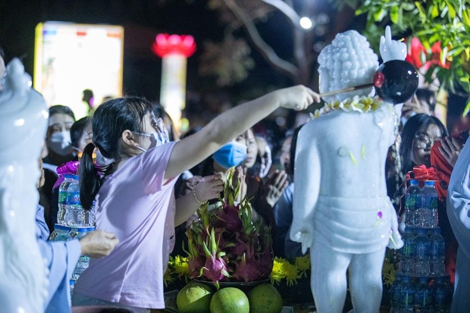 Bé Tắm Phật Bé Tắm Phật