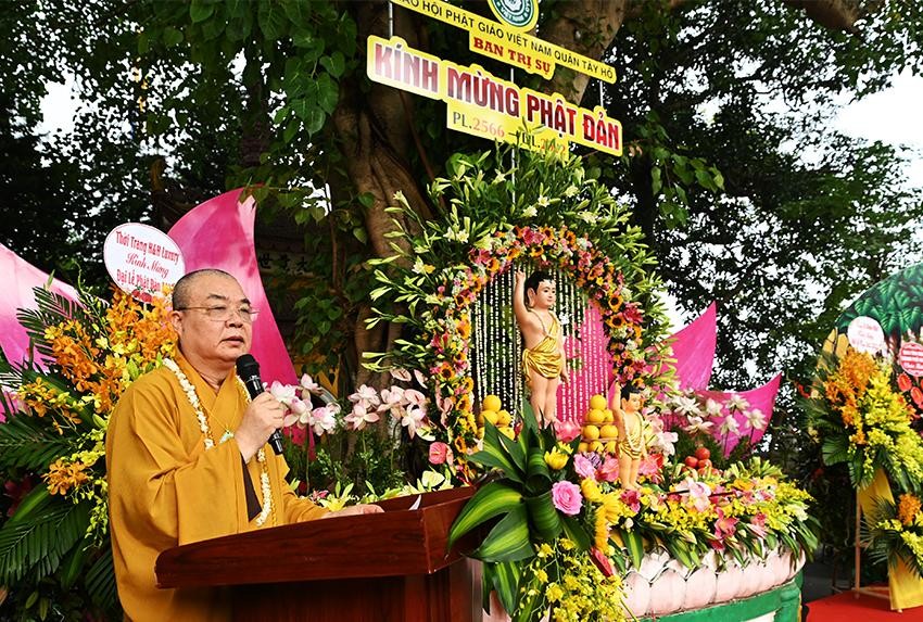 Hòa thượng Thích Thanh Nhiễu tuyên đọc Thông điệp Đại lễ Phật đản Phật lịch 2566 của Đức Quyền Pháp chủ GHPGVN