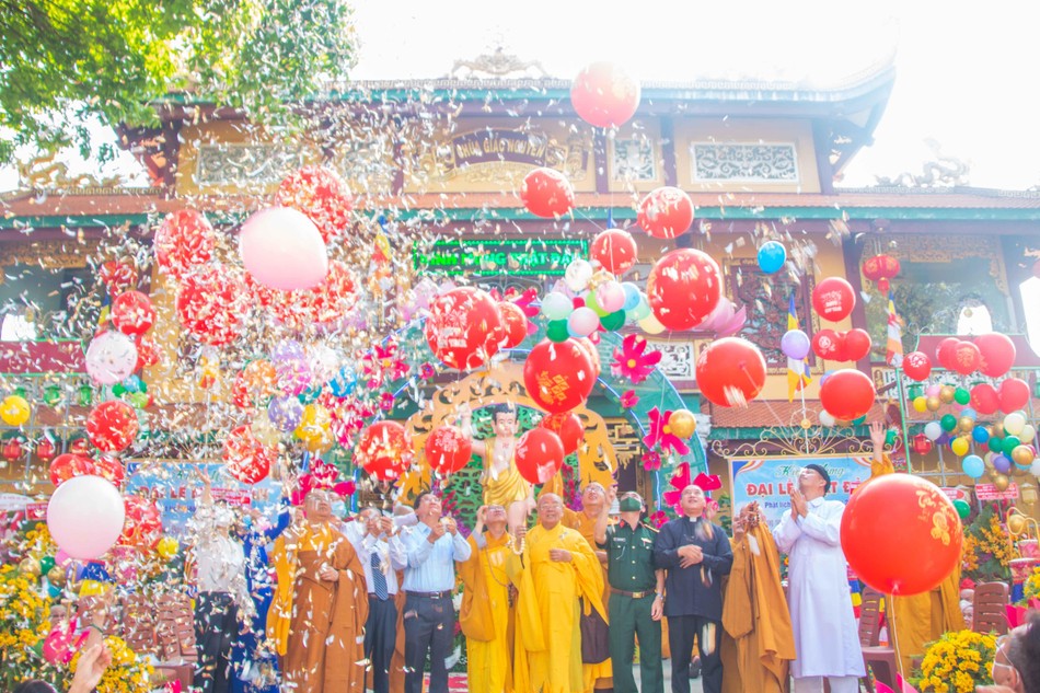 Thả bong bóng cầu nguyện hòa bình Thả bong bóng cầu nguyện hòa bình