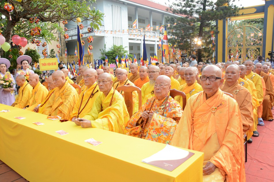 Chư tôn đức tham dự buổi lễ