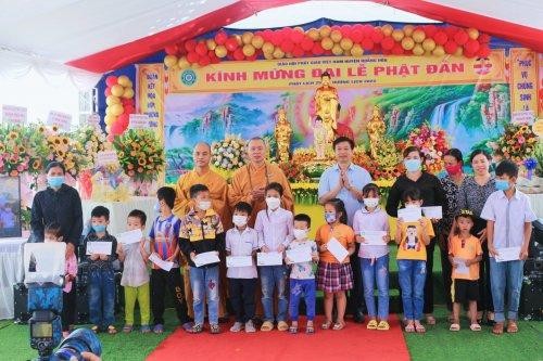 Ban Trị sự GHPGVN tỉnh Thanh Hóa tặng quà cho học sinh nghèo Ban Trị sự GHPGVN tỉnh Thanh Hóa tặng quà cho học sinh nghèo