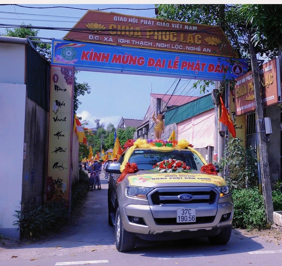 Đoàn xe khởi hành từ chùa Phúc Lạc