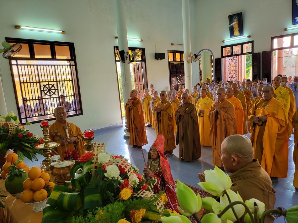 Niêm hương bạch Phật