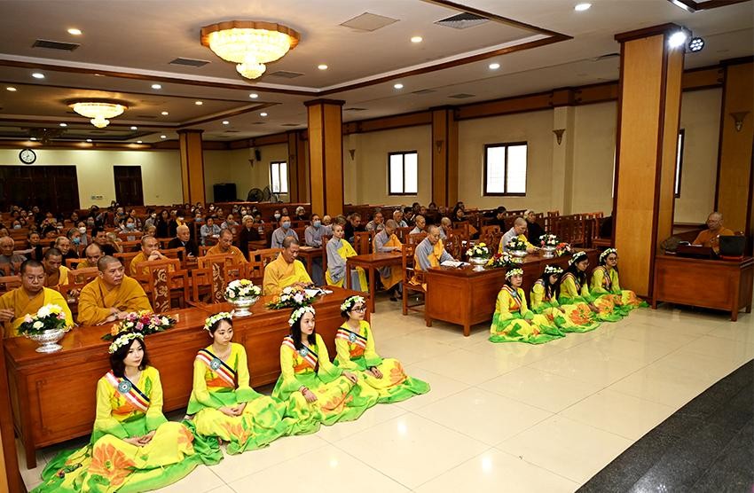 Lắng nghe bài giảng về bộ kinh Trường A Hàm Lắng nghe bài giảng về bộ kinh Trường A Hàm