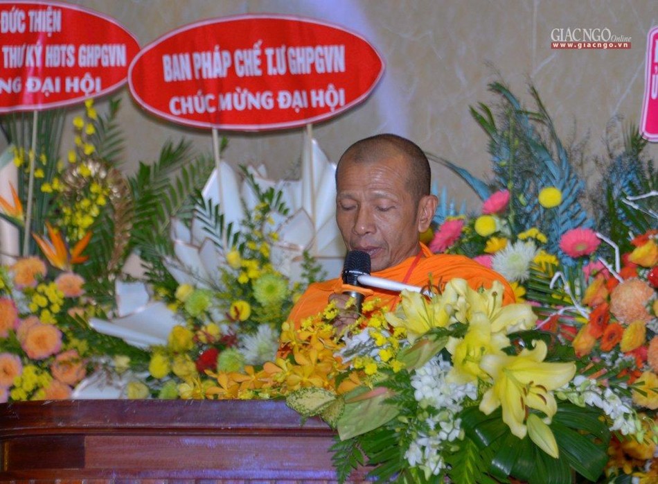 Thượng tọa Danh Liêm trình bày dự thảo chương trình hoạt động Phật sự nhiệm kỳ 2022-2027