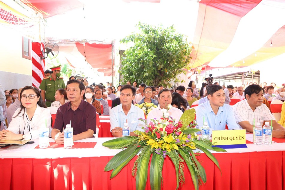 Đại biểu chính quyền tham dự buổi lễ Đại biểu chính quyền tham dự buổi lễ