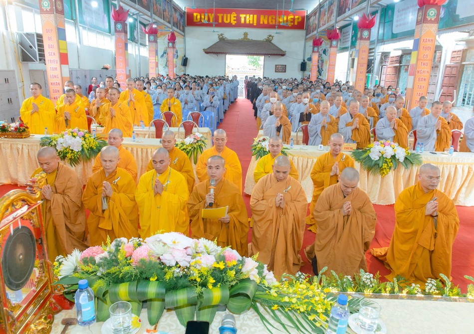 Đại diện chư hành giả phát nguyện an cư Đại diện chư hành giả phát nguyện an cư