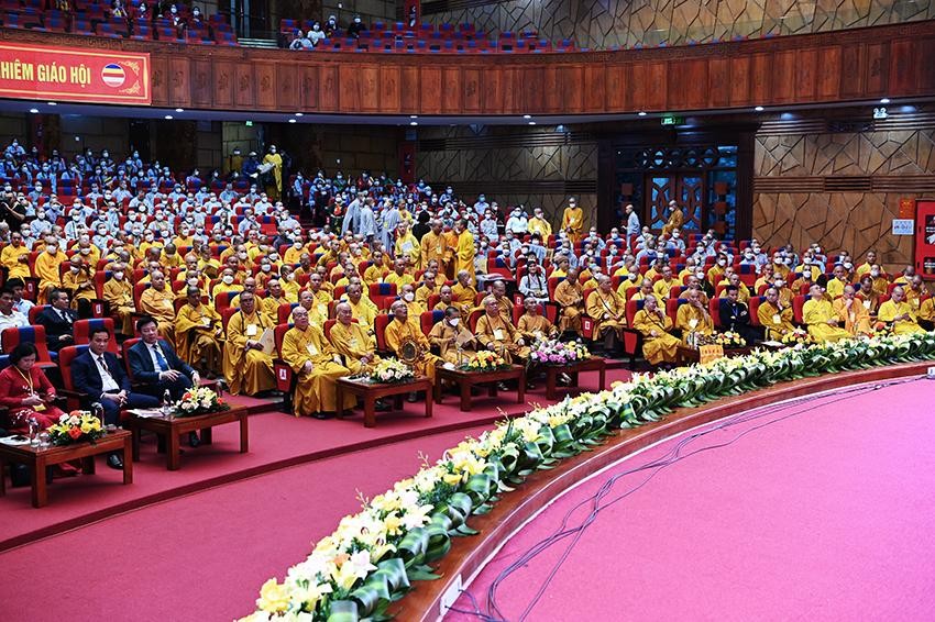 Chư tôn đức Tăng Ni, đại biểu chính quyền, Phật tử tham dự đại hội