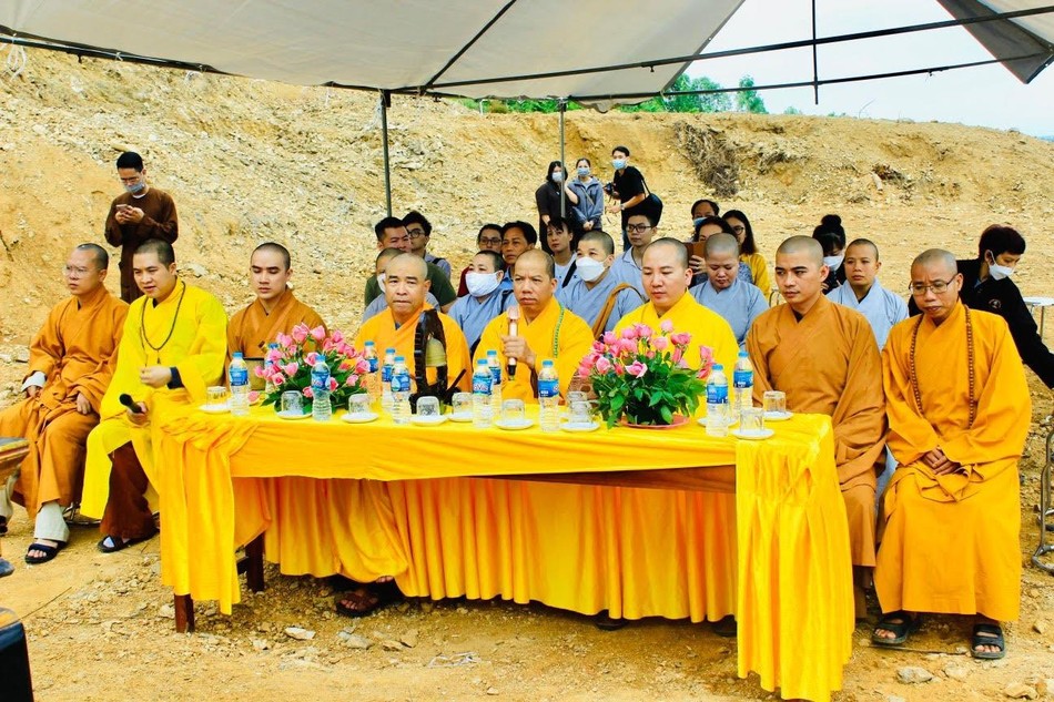 Chư tôn đức Tăng Ni tham dự buổi lễ