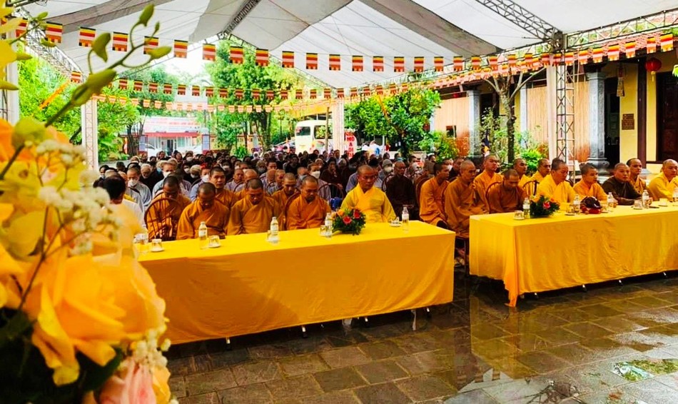 Chư Tăng Ni, Phật tử tham dự buổi lễ