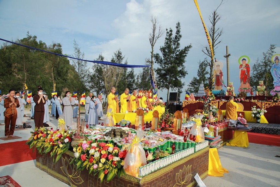 Chư Tăng, Phật tử chùa Phúc Lạc thiết lập trai đàn cầu siêu