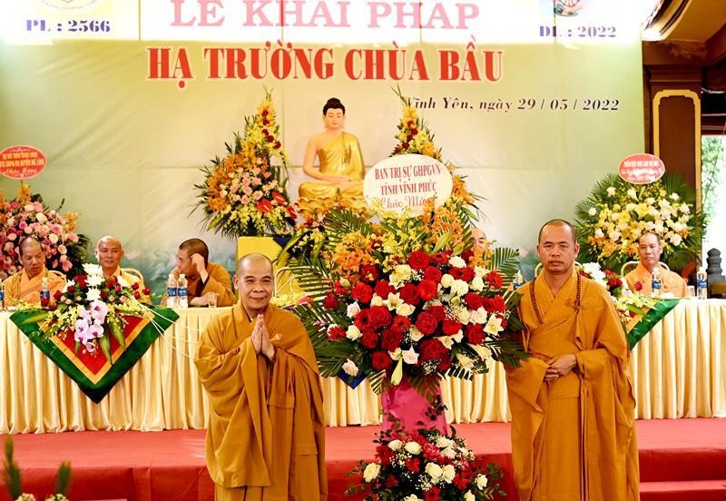 Ban Trị sự GHPGVN tỉnh Vĩnh Phúc tặng hoa chúc mừng Ban Trị sự GHPGVN tỉnh Vĩnh Phúc tặng hoa chúc mừng