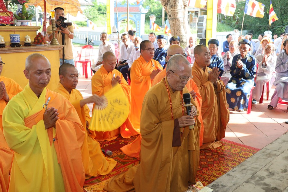 Hòa thượng Thích Huệ Trí trình bạch Hòa thượng Thích Huệ Trí trình bạch
