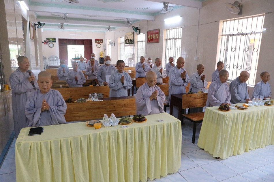 Chư Ni tham dự phiên họp Chư Ni tham dự phiên họp