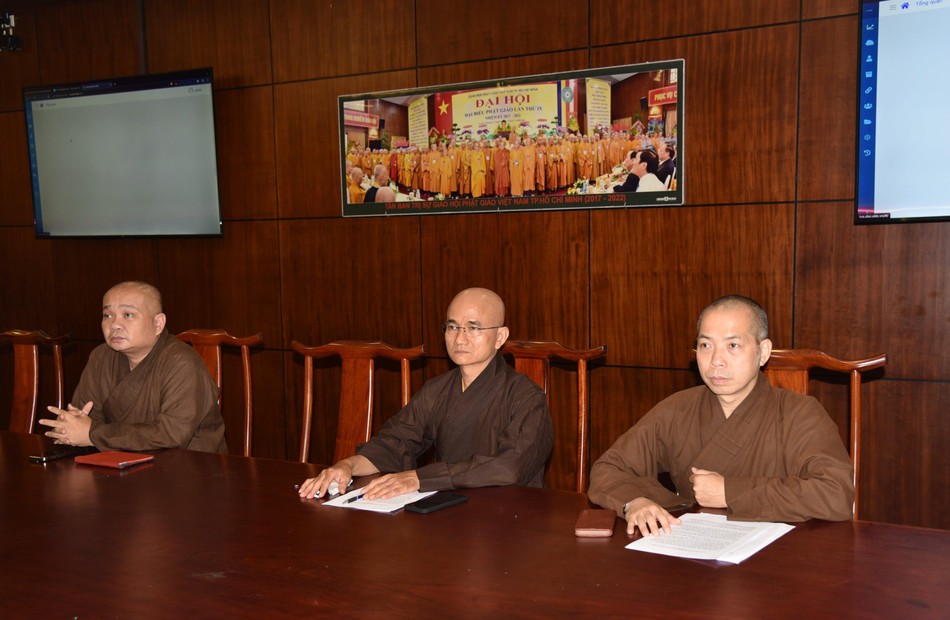 Chư tôn đức tham dự buổi giới thiệu Chư tôn đức tham dự buổi giới thiệu