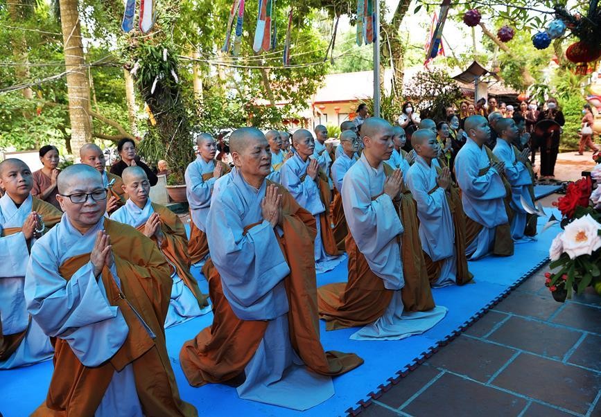 Chư Ni tham dự buổi lễ Chư Ni tham dự buổi lễ