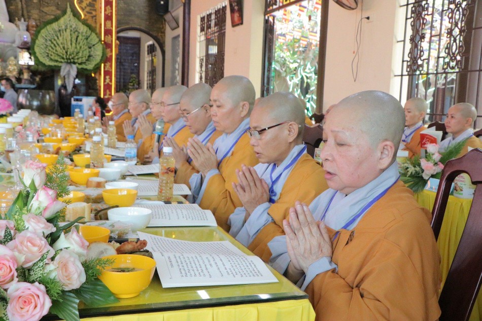 Chư hành giả tụng kinh Phổ Hiền Chư hành giả tụng kinh Phổ Hiền