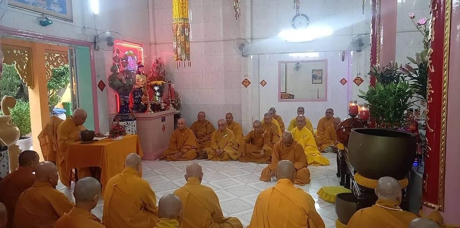 Đại chúng lắng nghe trùng tuyên giới luật Đại chúng lắng nghe trùng tuyên giới luật